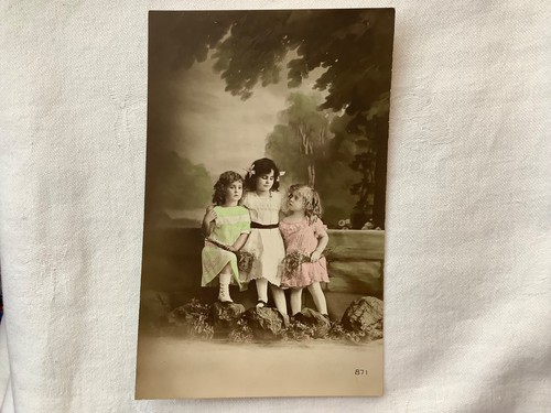 Three young girls leaning - girls,,
