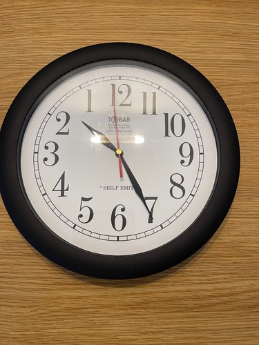 Tobar backwards wall - backwards, clock