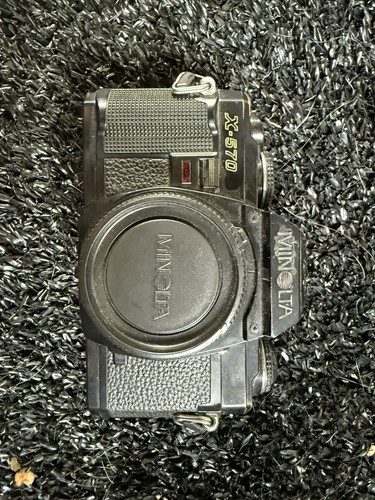 Minolta 570 35mm slr - (x-500),