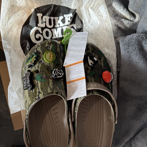 Luke combs crocs - combs, bootlegger