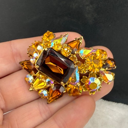 Vintage rhinestone brooch gold - brooch,