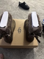 UGG W Short Bailey Mixed Bow