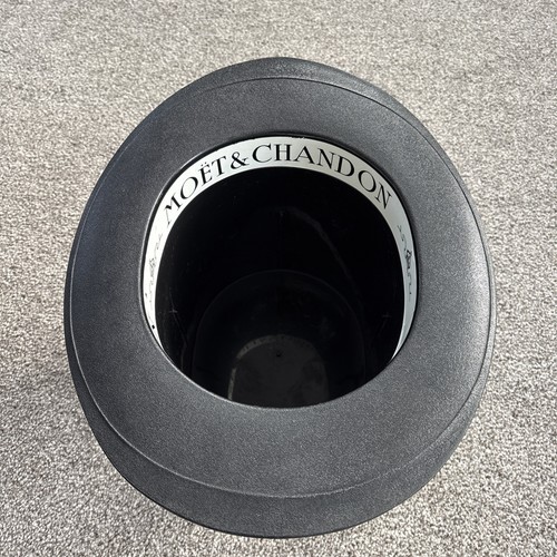 Moet chandon champagne - moet, ice