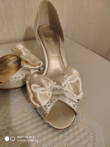Cream ivory satin bow - cream/ivory,