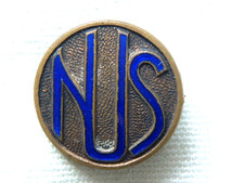 UNION - NUS (NATIONAL UNION OF STUDENTS) OLD ENAMEL BADGE