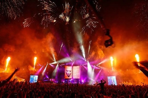 Tomorrowland boom live - in,