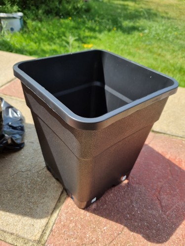 Plastic square plant pot cm - square, 25