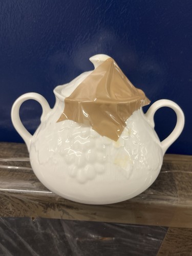 Wedgwood strawberry and - -,