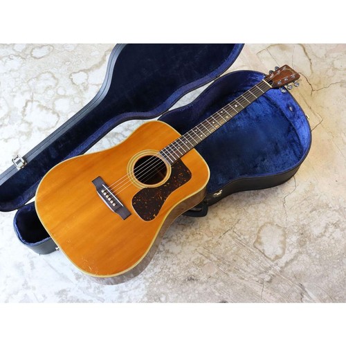 Jumbo acoustic guitar - j-35,