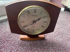VINTAGE SETH THOMAS WOOD & BRASS QUARTZ MANTLE CLOCK IN GWO.
