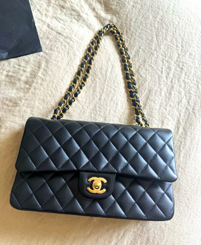 Chanel black quilted flap - black,