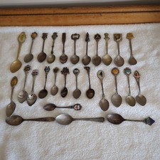Lot of vintage souvenir Worldwide teaspoons 27 inc silverplated world spoons