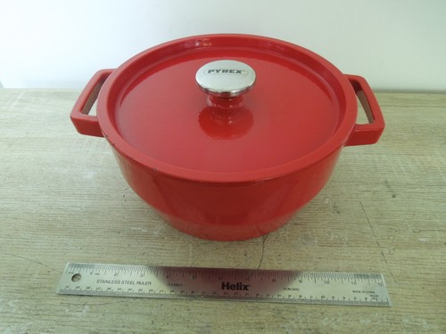 Large pyrex red - pyrex, cast