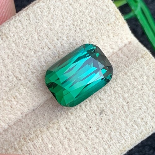 Carats vivid bluish green - bluish,