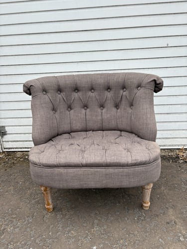 Button back chair - back,