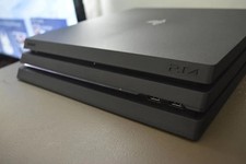 Sony PlayStation 4 Slim (PS4