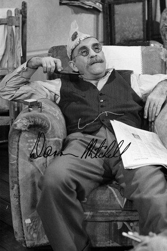 Warren mitchell signed 6x4 - warren,