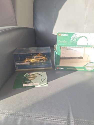 Corgi toy james bond aston - toy,