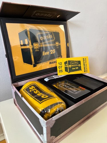 Oasis vip merch box - -, heaton