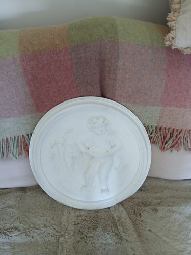 French white round plaster - round,