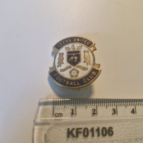 Leeds united enamel pin - pin, badge