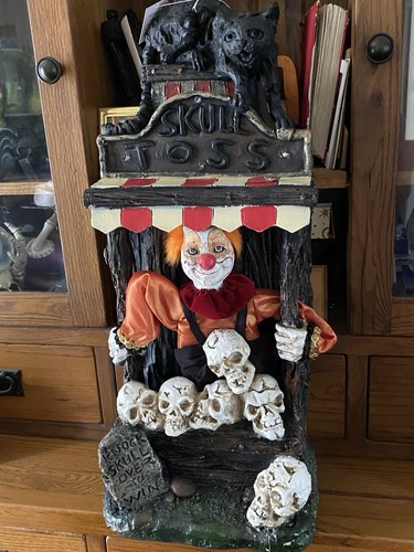 Clown and skull light - skull, up
