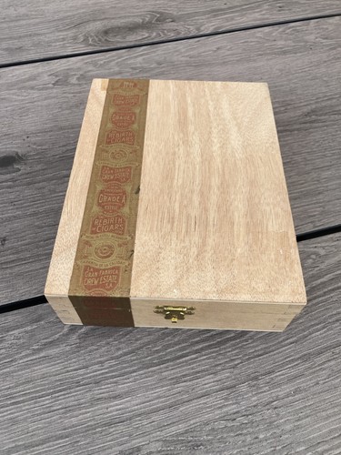 Undercrown corona wooden cigar - corona,
