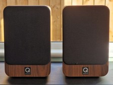 Q ACOUSTICS 2010 Bookshelf Speakers in English Walnut