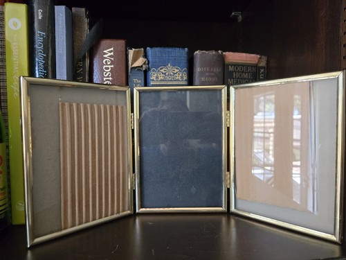 Vtg 70s tri fold - picture, frame