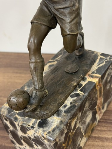 Bronze statue soccer - bronze,