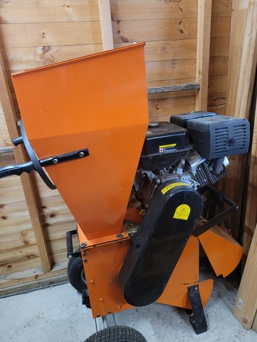 Petrol wood chipper shredder - wood,