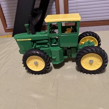 John Deere 7520 1/16 Ertl