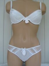 32C BRA SIZE 8 KNICKERS SET