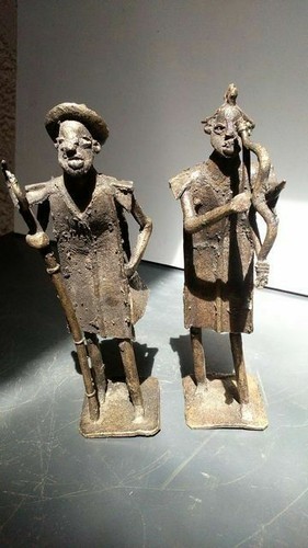 Two bronze statues - statues, coast