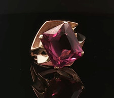 Striking 9ct Yellow Gold