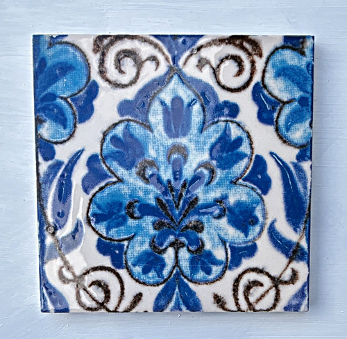 Blue white floral square - &,