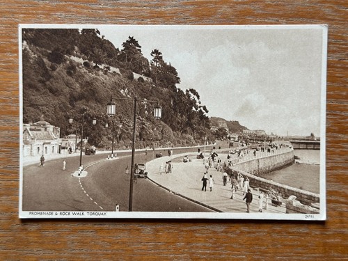 Torquay promenade rock walk - torquay,