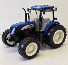ERTL New Holland T7060 Tractor