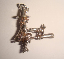 LOVELY VINTAGE STERLING SILVER WITCH & CAT RIDING ON BROOMSTICK HALLOWEEN CHARM