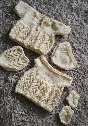 Dolls new knitted - outfit, to