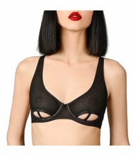 E.L.F Zhou Jet Black Peephole