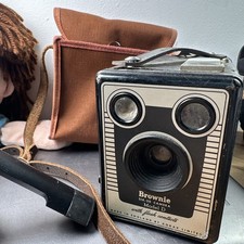 Kodak Brownie Six-20 Model D Vintage Box Camera with Case