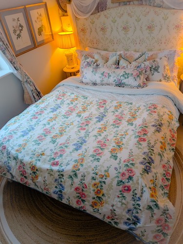 Vintage laura ashley - laura,