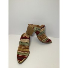 Wonderly Aztec Print Pointed