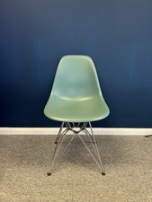 Vitra Eames Plastic Side Chair