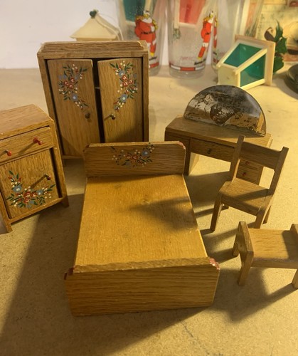 Six piece vintage wooden - piece,