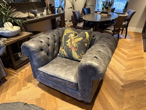 Stunning leather chesterfield - stunning,