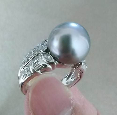 Black cultured pearl - black,