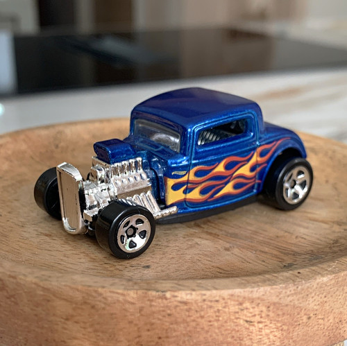 Hot wheels 2017 flames 32 - hot,