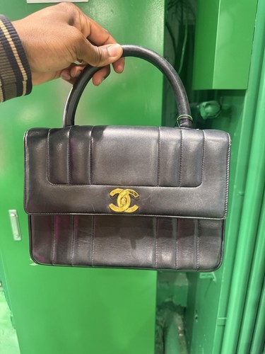 Chanel black quilted - chanel,